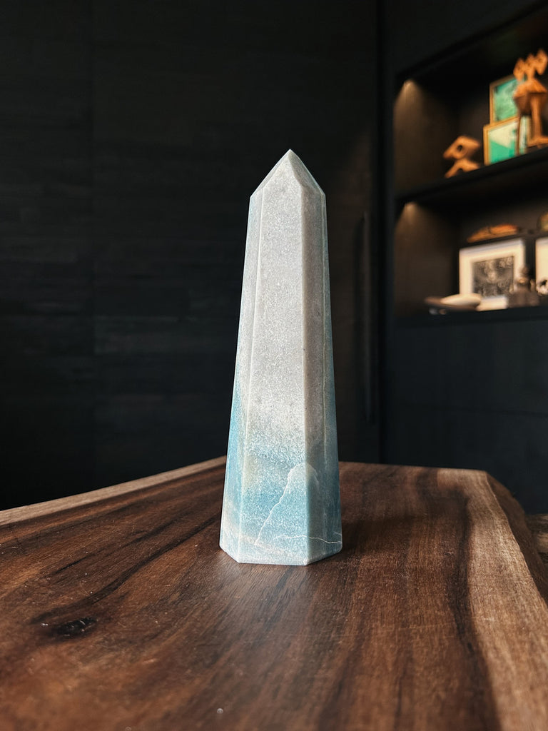A tall and thin Trolleite Point with light shade of blue, inviting in serenity.