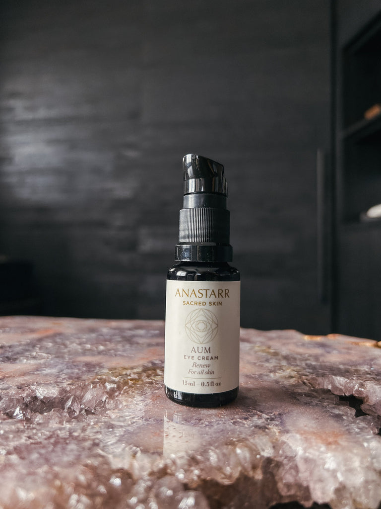 A luxurious eye cream formulated with rich oils, shea butter, and pro-collagen peptides, designed to regenerate delicate skin, reduce dark circles and eliminate puffiness.